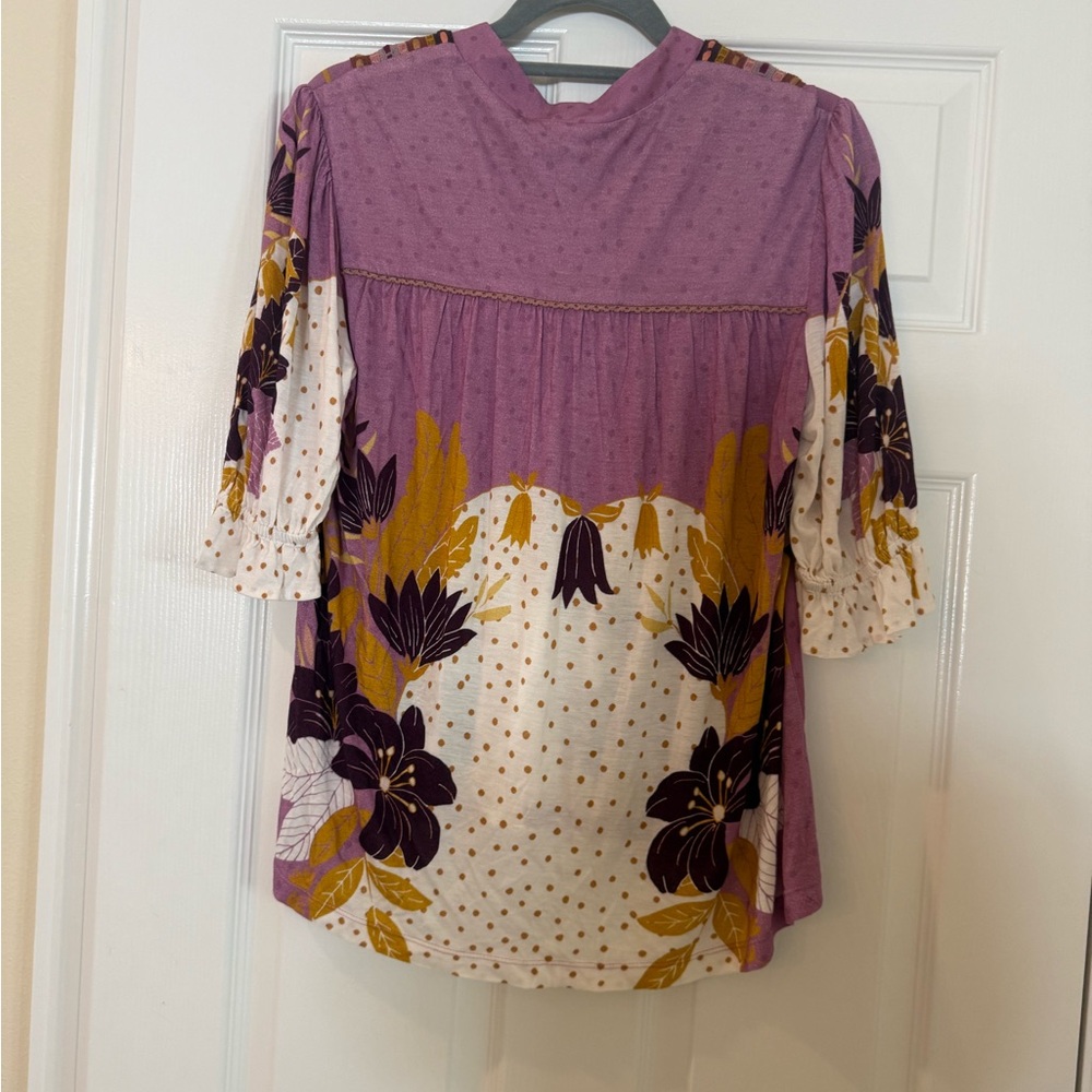 Blank by London Floral V-Neck Peplum Embroidered Tunic in Dusty Purple and Cream - Picture 4 of 8